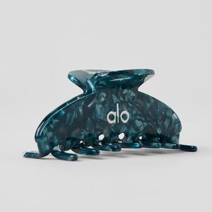 NWT Alo Yoga 90’s Claw Clip Ivy Garden